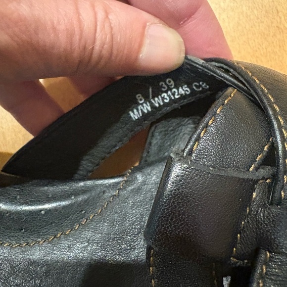 Born black leather slip on sandals 8 - Picture 9 of 9